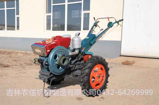 NX181型四驅(qū)手扶拖(tuo)拉機