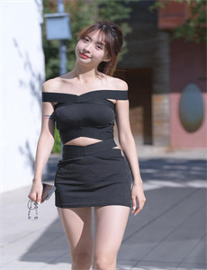 《我和漂亮邻居少妇偷晴-《情难自控》》